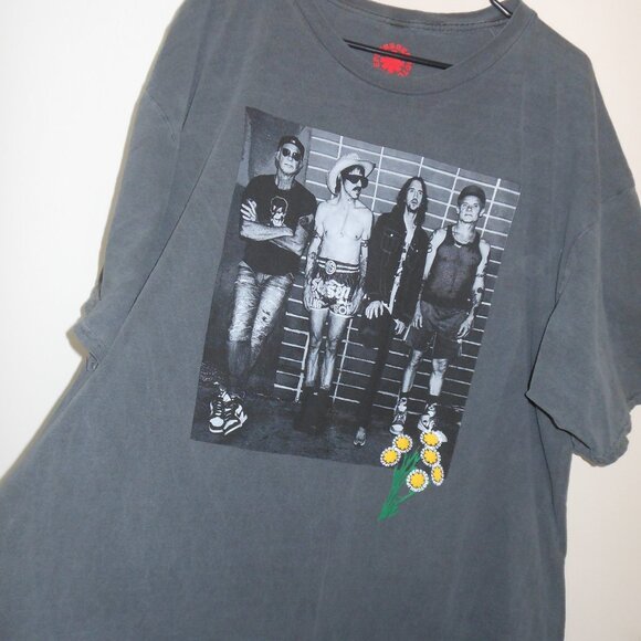 Red Hot Chilli Peppers tshirt floral unlimitrd love tour 2x - Picture 2 of 6